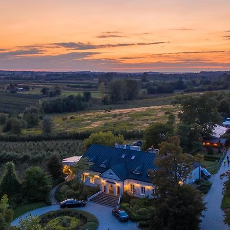 Dwor Na Wichrowym Wzgorzu Bed & Breakfast Przybysławice Exterior foto