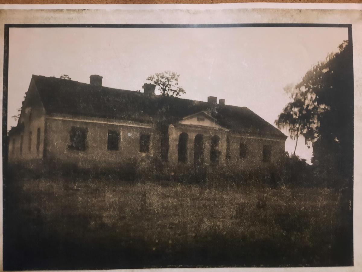 Dwor Na Wichrowym Wzgorzu Bed & Breakfast Przybysławice Exterior foto