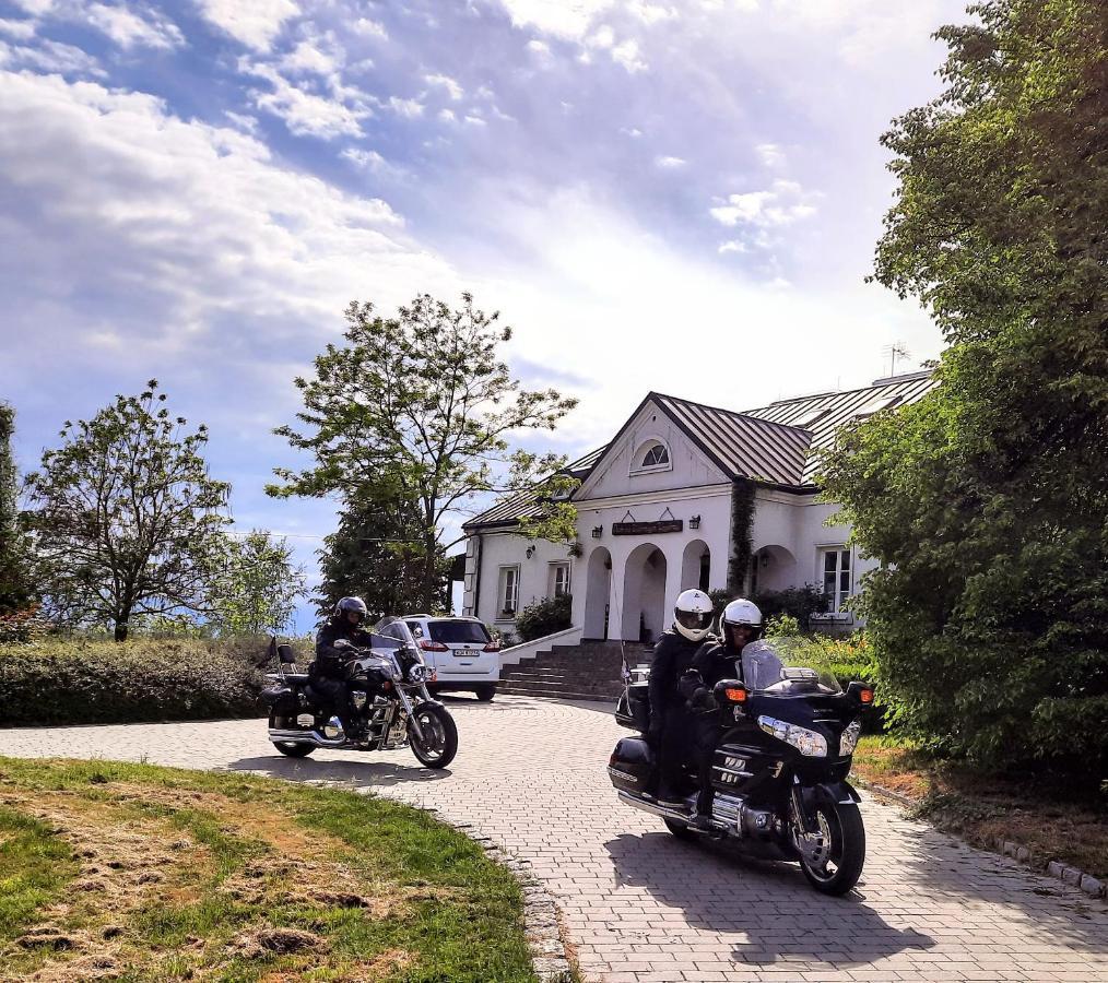 Dwor Na Wichrowym Wzgorzu Bed & Breakfast Przybysławice Exterior foto