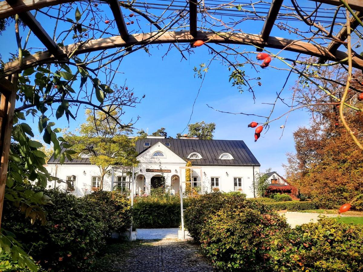 Dwor Na Wichrowym Wzgorzu Bed & Breakfast Przybysławice Exterior foto