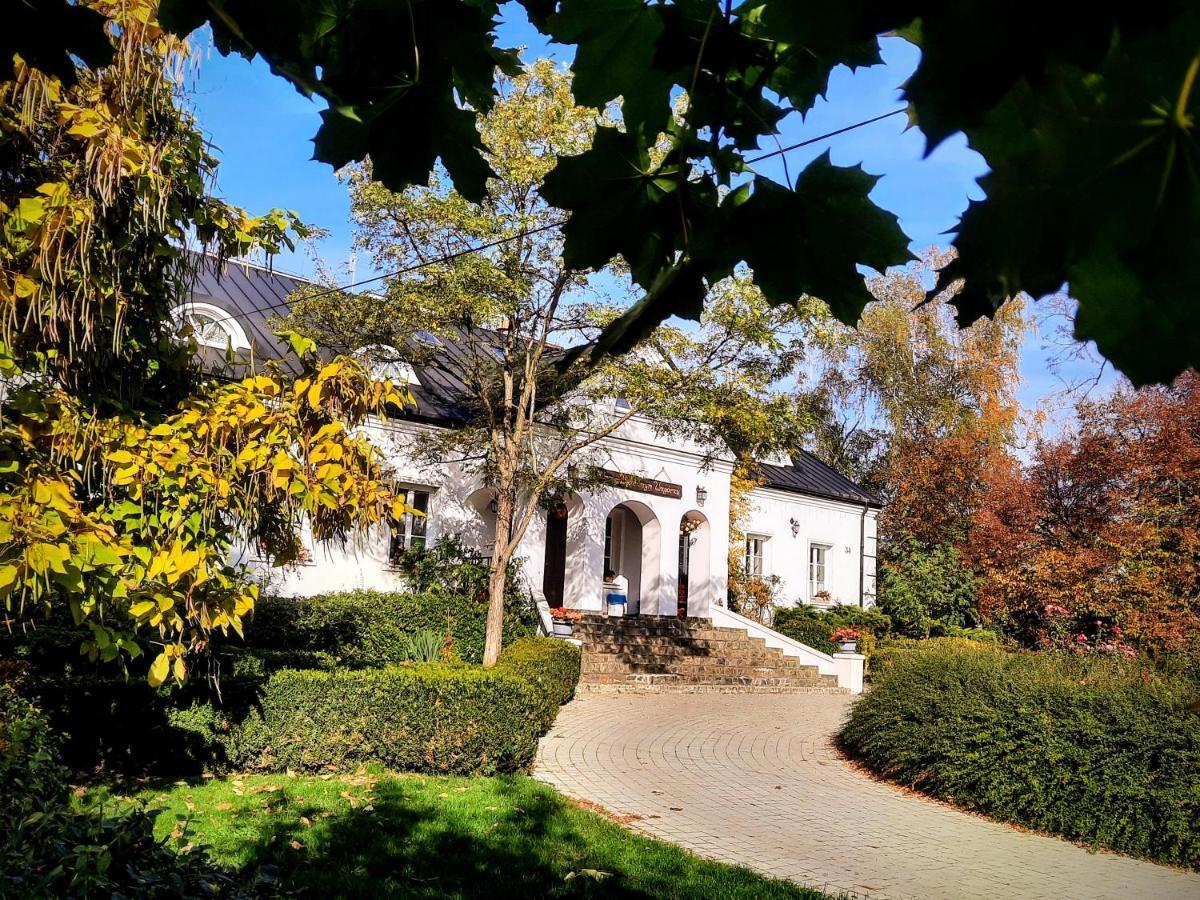 Dwor Na Wichrowym Wzgorzu Bed & Breakfast Przybysławice Exterior foto