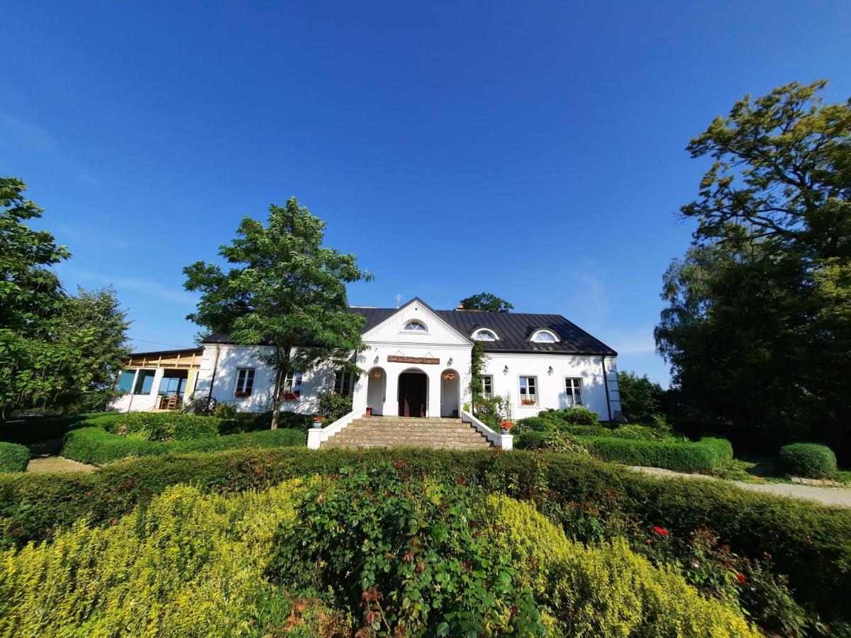 Dwor Na Wichrowym Wzgorzu Bed & Breakfast Przybysławice Exterior foto