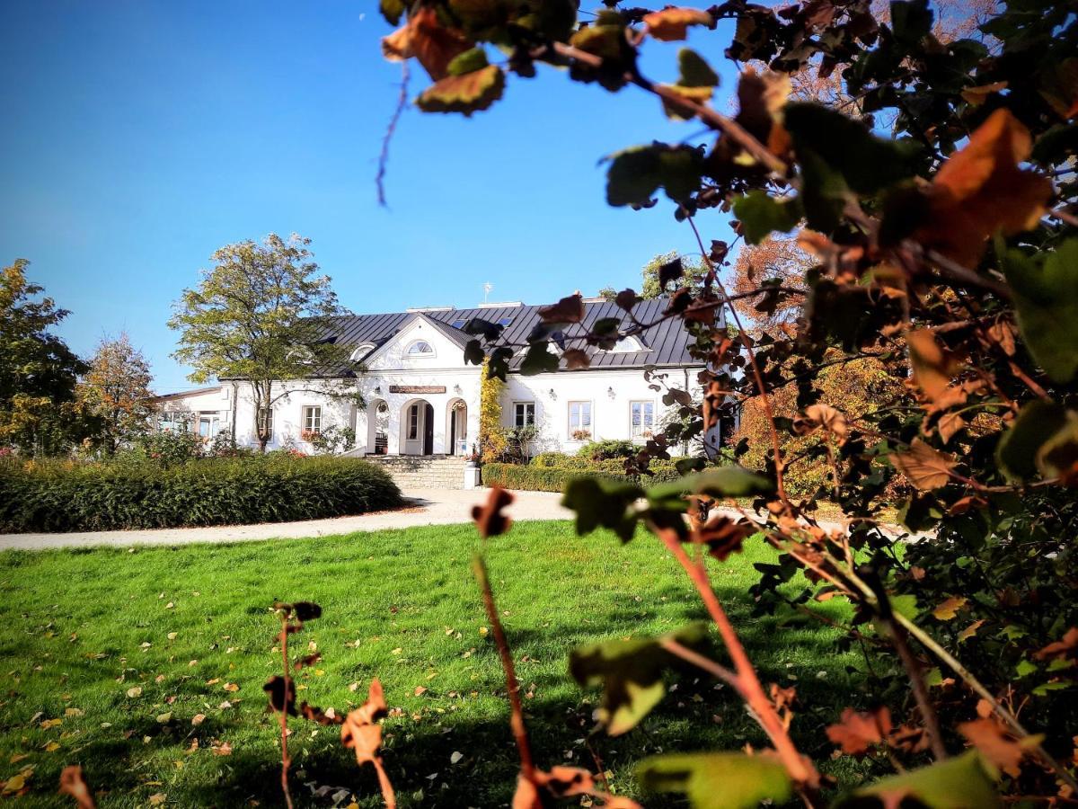 Dwor Na Wichrowym Wzgorzu Bed & Breakfast Przybysławice Exterior foto