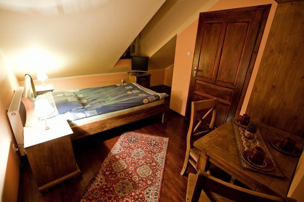 Dwor Na Wichrowym Wzgorzu Bed & Breakfast Przybysławice Exterior foto