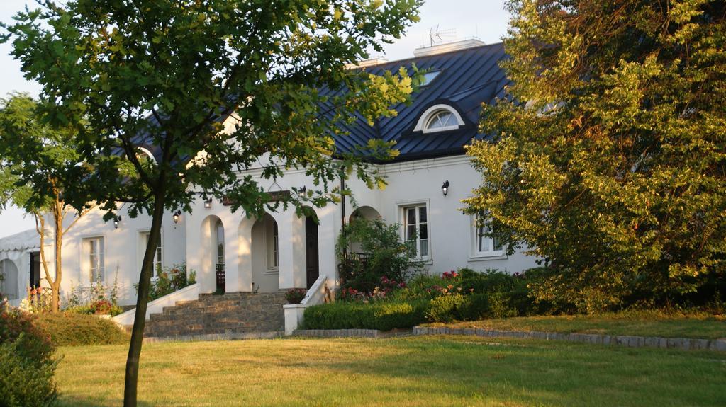 Dwor Na Wichrowym Wzgorzu Bed & Breakfast Przybysławice Exterior foto