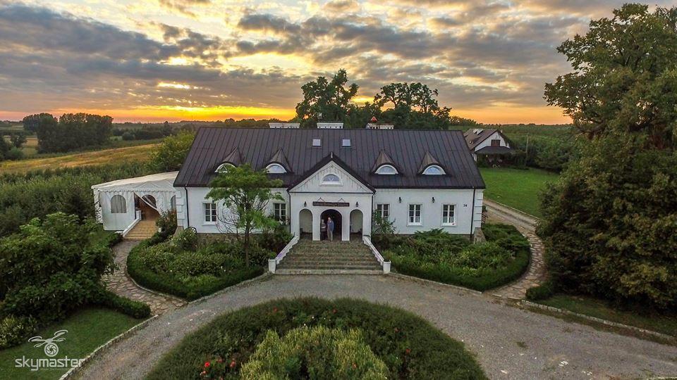 Dwor Na Wichrowym Wzgorzu Bed & Breakfast Przybysławice Exterior foto