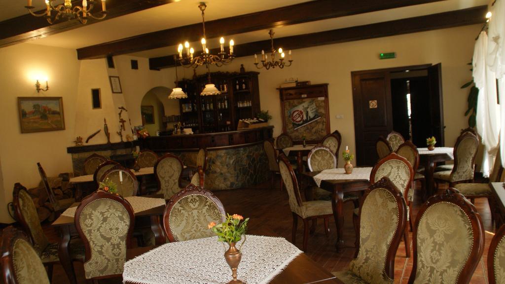Dwor Na Wichrowym Wzgorzu Bed & Breakfast Przybysławice Exterior foto