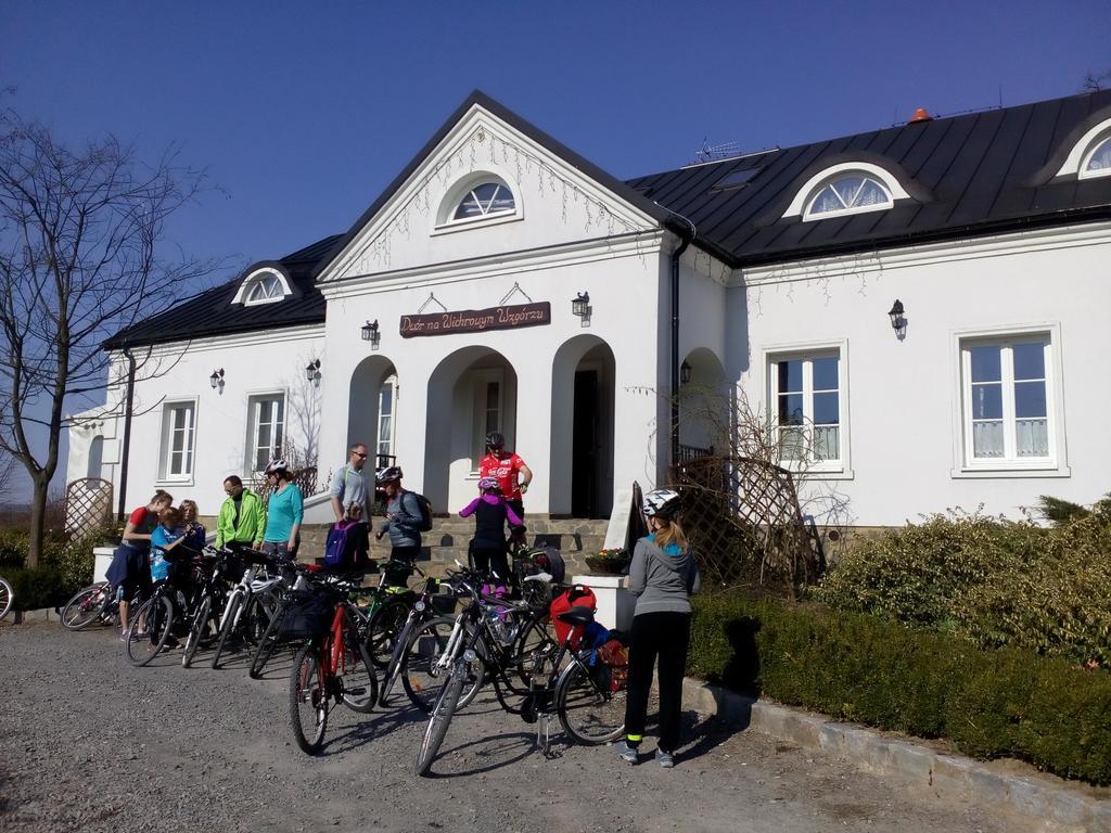 Dwor Na Wichrowym Wzgorzu Bed & Breakfast Przybysławice Exterior foto