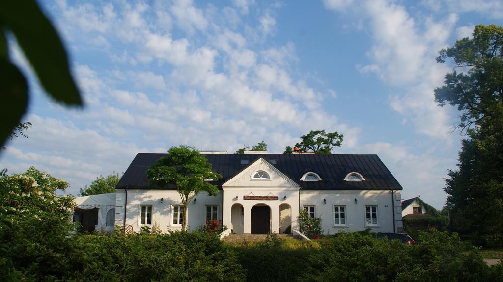 Dwor Na Wichrowym Wzgorzu Bed & Breakfast Przybysławice Exterior foto