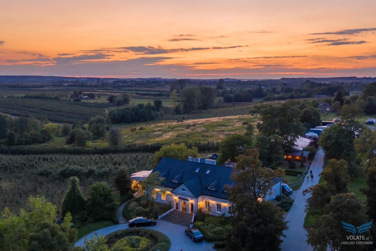 Dwor Na Wichrowym Wzgorzu Bed & Breakfast Przybysławice Exterior foto