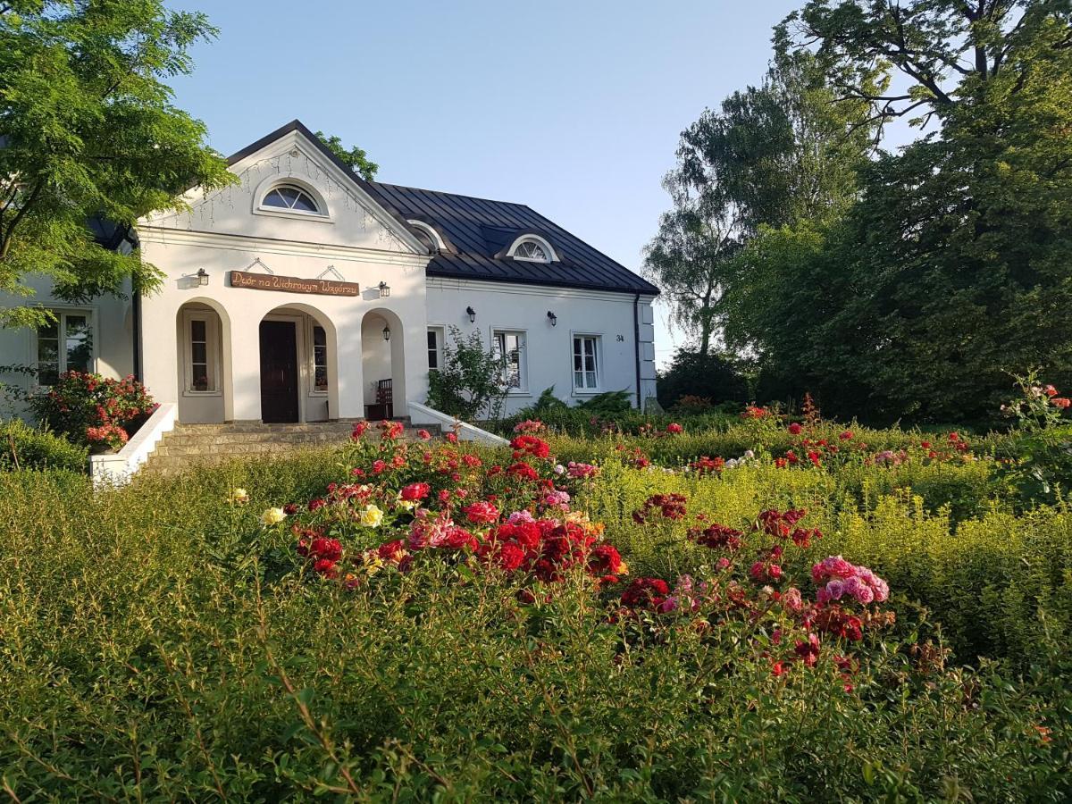 Dwor Na Wichrowym Wzgorzu Bed & Breakfast Przybysławice Exterior foto