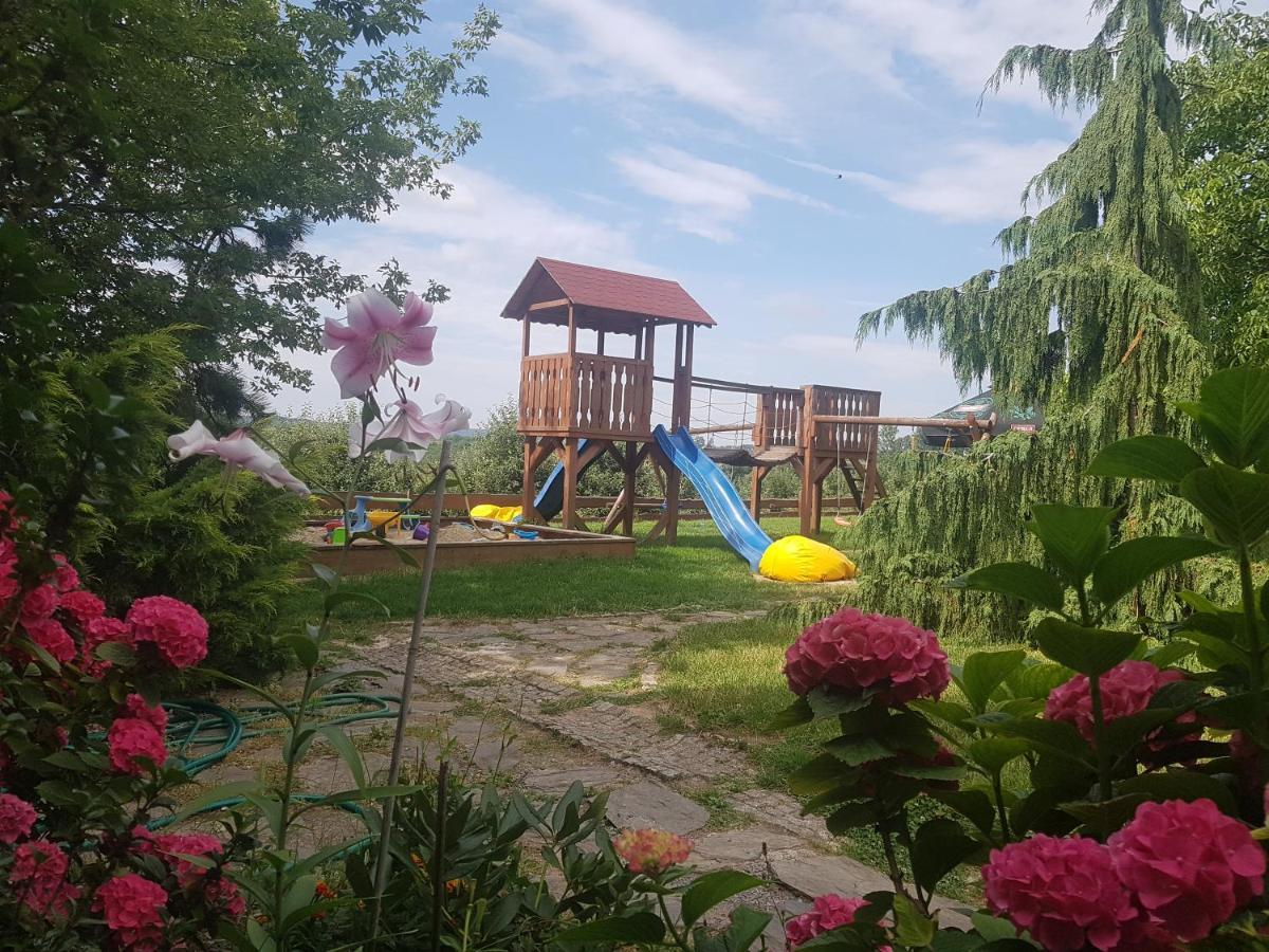Dwor Na Wichrowym Wzgorzu Bed & Breakfast Przybysławice Exterior foto